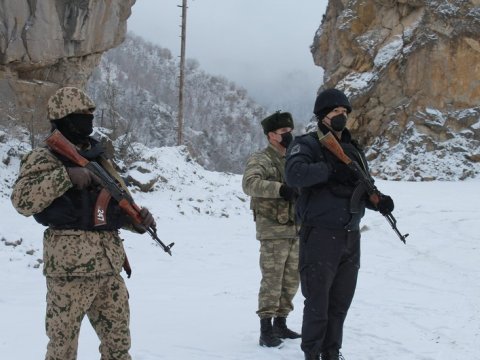 Azərbaycan polisi Kəlbəcərdə postlar qurdu - FOTO
