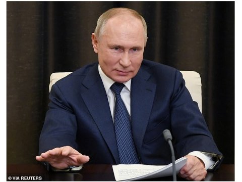 Məşhur köşə yazarı: “Putin bizi qırmaq istəyir”