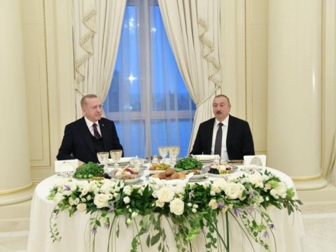 Prezidentlər birgə şam etdilər - VİDEO
