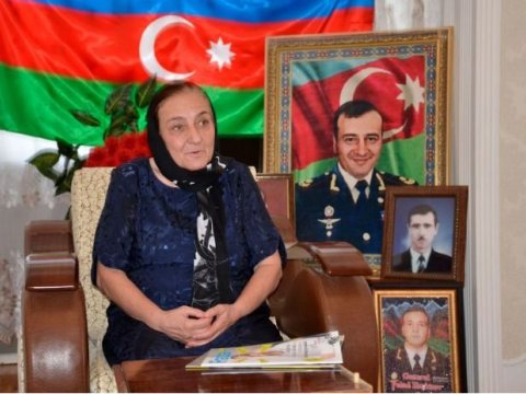 Polad Həşimovun anası Milli Qəhrəman adına görə təşəkkür etdi - VİDEO