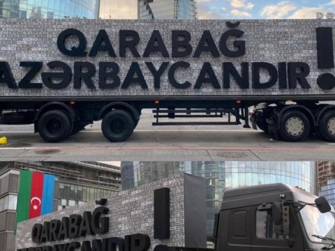 Ordumuzun məhv etdiyi düşmən texnikalarının nömrələrindən ibarət lövhə parada gətirildi - FOTO
