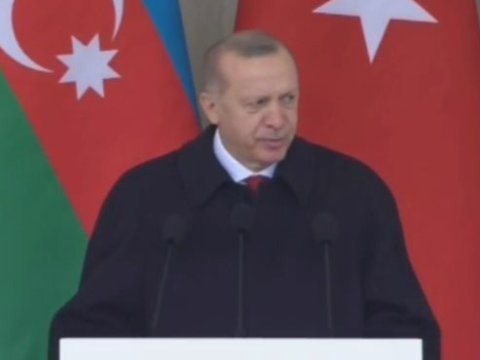Ərdoğan Zəfər paradında Vahabzadənin şeirini dedi