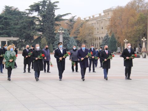 Gəncədə Heydər Əliyevin xatirəsi yad edilib - FOTOLAR