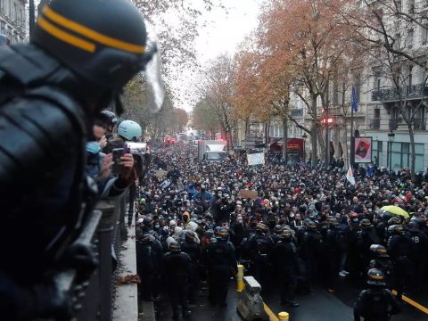 Paris yenə qarışdı