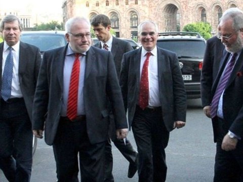 Həmsədrlər separatçıların başçısı ilə görüşməkdən imtina etdilər