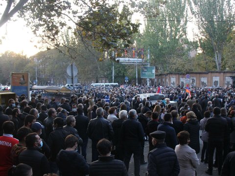 Yerevanda izdihamlı mitinq – Əsas yollar bağlandı