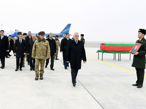 Naxçıvan şəhidlərimizi qarşıladı