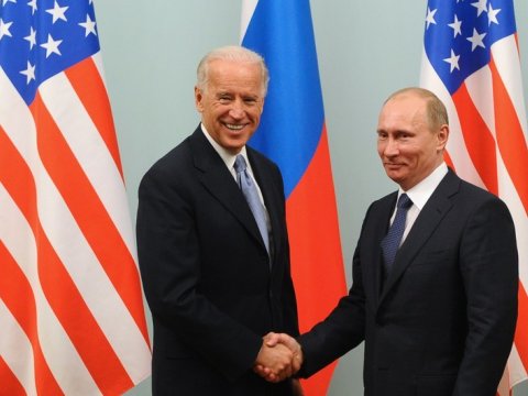 Putin Baydeni təbrik etdi