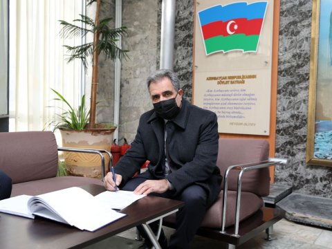 Hökümət 5 siyasi partiyaya yeni ofislərin açarlarını təqdim etdi - FOTOLAR