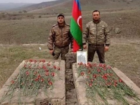 Övladları Əliyar Əliyevin məzarını ziyarət etdilər - FOTO