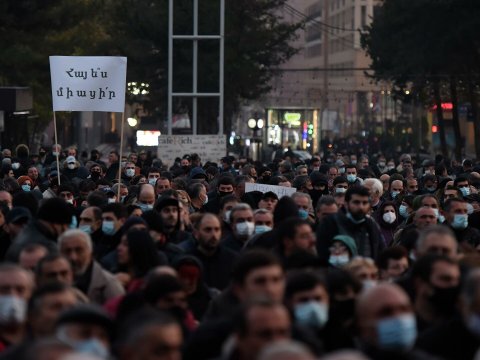 Yerevanda izdihamlı yürüş keçirilir