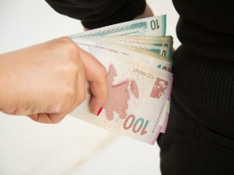 Daha bir vəzifəli şəxs rüşvət alarkən yaxalandı 