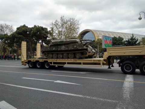 “Bizi qorxutmağa çalışırdılar ki, erməni tankları Bakının küçələrində olacaq”