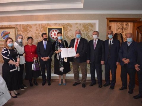 Deputat Axıska türkü qazi və şəhid ailələri ilə görüşdü