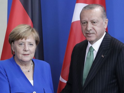 Ərdoğan ilə Angela Merkel görüşüb