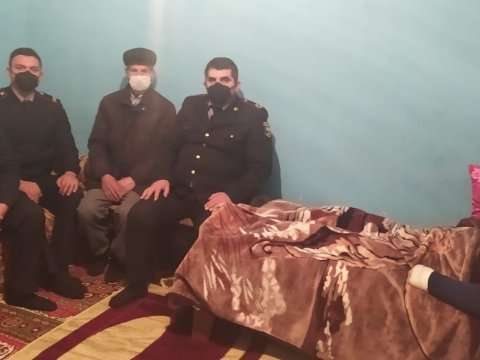 Polislər qazi Elşad Mikayılovu ziyarət ediblər - FOTOLAR