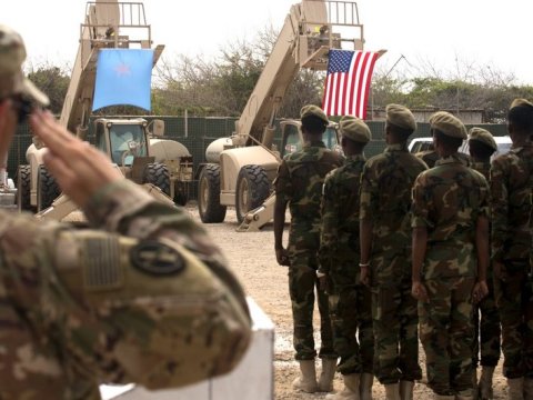 Pentaqon hərbçilərini Somalidən çıxarmağa başladı