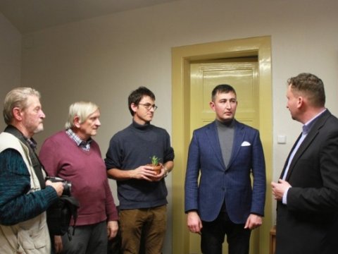 Karlova Universitetinə “Xarı bülbül” hədiyyə edildi