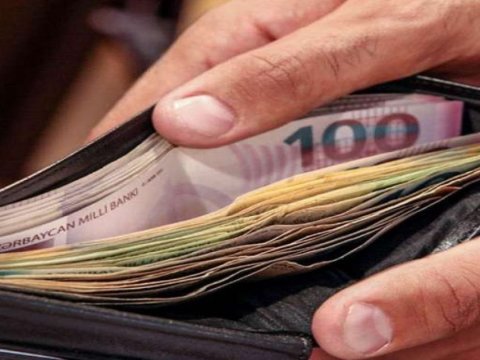 Əhalinin gəlirləri azalıb - Ən çox əməkhaqqı 3360,6 manat olub