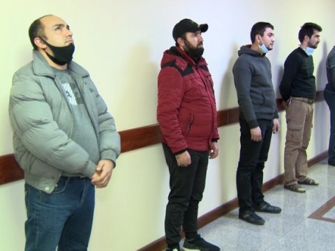 Vətəndaşlara 150 manata saxta icazələr verən şəxslər saxlanıldı - VİDEO