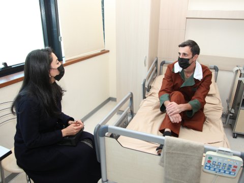 Ombudsman yaralı hərbçilərlə görüşüb - FOTOLAR