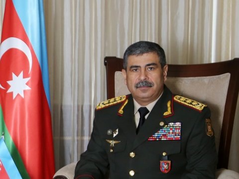 Zakir Həsənov qoşunların təminatında nöqsanlara yol verənləri cəzalandırdı