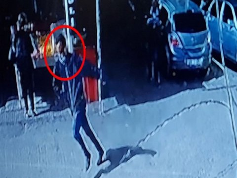 Bakıda qadının boyunbağısını oğurlayan şəxs tutuldu - VİDEO