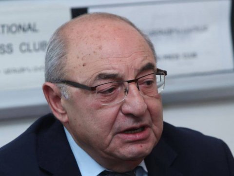 Yerevan polisi müxalifət liderinin evinə daxil oldu