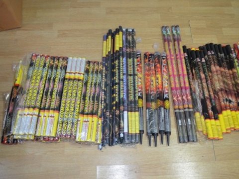 Bazarda pirotexniki vasitələr satan şəxs saxlanıldı