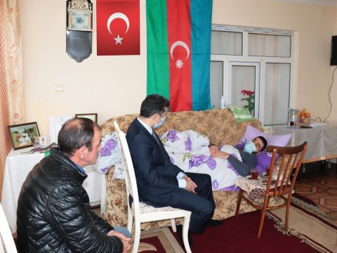 Naftalanın icra başçısı Qarabağ qazilərinin bir qismini evlərində ziyarət edib - FOTO