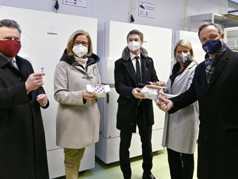 Avstriyada koronavirusa qarşı vaksinasiya kampaniyası start götürdü