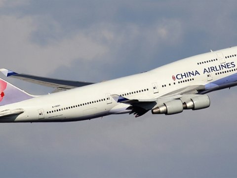 Çin Britaniyaya uçuşları dayandırır