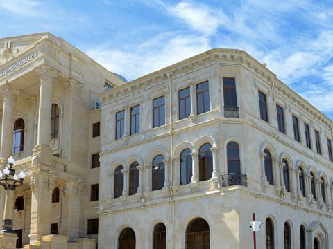 Özünü vəzifəli şəxs kimi təqdim edən dələduz YAXALANDI