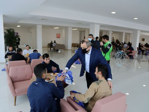 Vətən müharibəsi qaziləri daim diqqət mərkəzindədir - Nazirlik