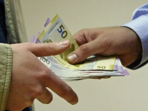 Azərbaycanda rüşvət alan vəzifəli şəxlərə cinayət işi açıldı - SİYAHI