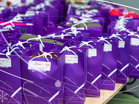 “Azercell Könüllüləri” və dostları uşaqların hədiyyə arzusunu yerinə yetirdi