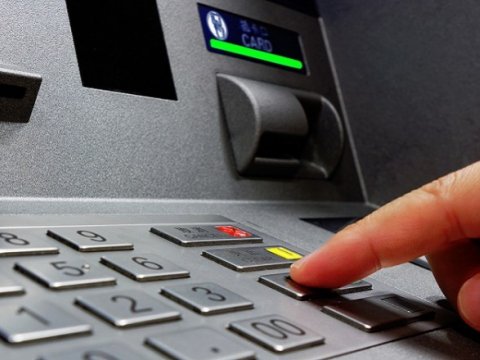 Bakıda qadının bank hesabından pul oğurlanıb