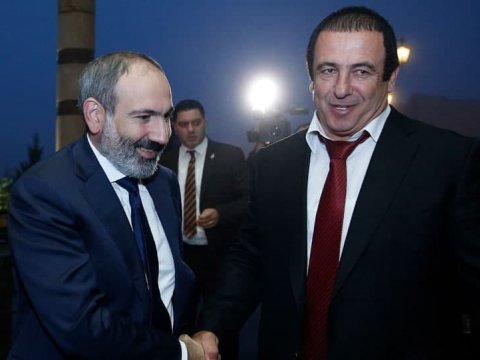Paşinyan parlament fraksiyaları ilə görüşəcək