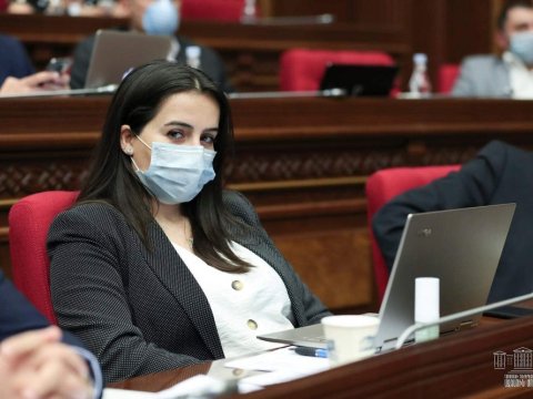 Erməni deputat Paşinyanın parlament fraksiyasını tərk etdi