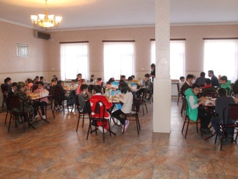 İcra başçısı kimsəsiz uşaqlara belə qulluq etdi - FOTOLAR