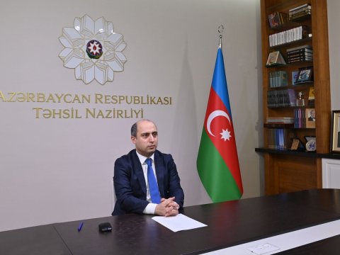 Təhsil naziri İctimai Şuranın üzləri ilə müzakirə apardı