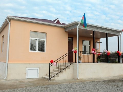 Şəhid ailələrinə və Qarabağ əlillərinə ev verildi