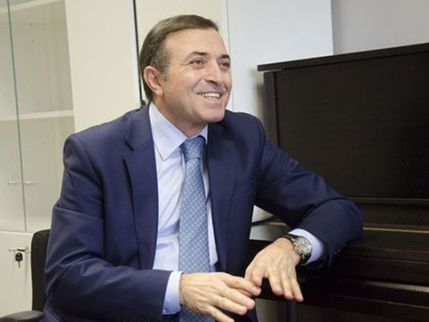 Prezident Mənsum İbrahimovu təltif etdi