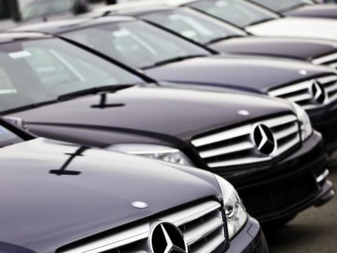 Baş nazir bu quruma 5 avtomobil verdi