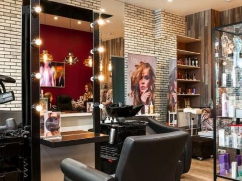 Bakıda gözəllik salonu və mağazalardan oğurluq edildi