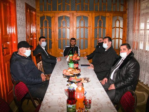 Mirhəsən Seyidov şəhid ailələri və yaralanmış hərbiçilərlə görüşüb - FOTO  