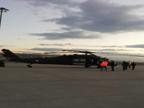 İstanbulda helikopter işıq dirəyinə çırpıldı