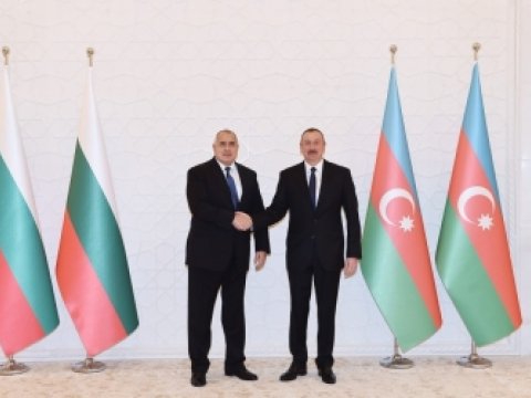 Baş nazir İlham Əliyevə zəng etdi
