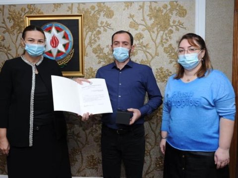 Qənirə Paşayeva şəhid atası ilə görüşdü