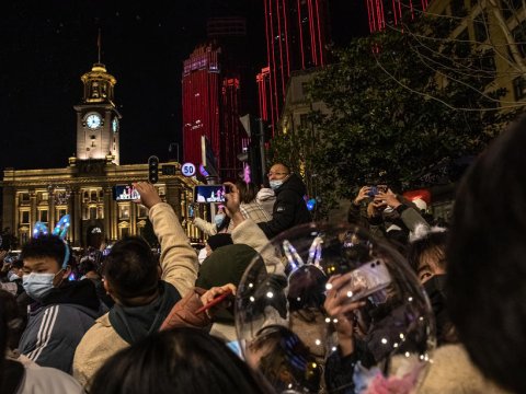 Koronavirusun yayıldığı Uhanda Yeni il izdihamı - FOTO